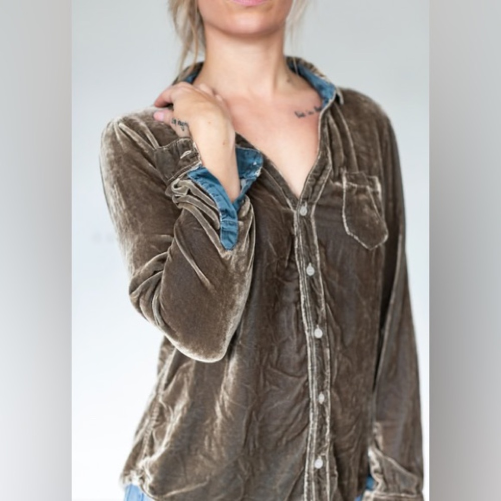 CP Shades Sloane velvet top in Mood